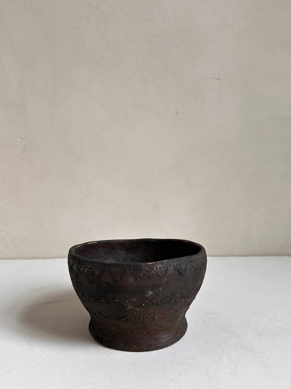 The Corner - Black terracotta bowl N° 11 - Pots & Vases