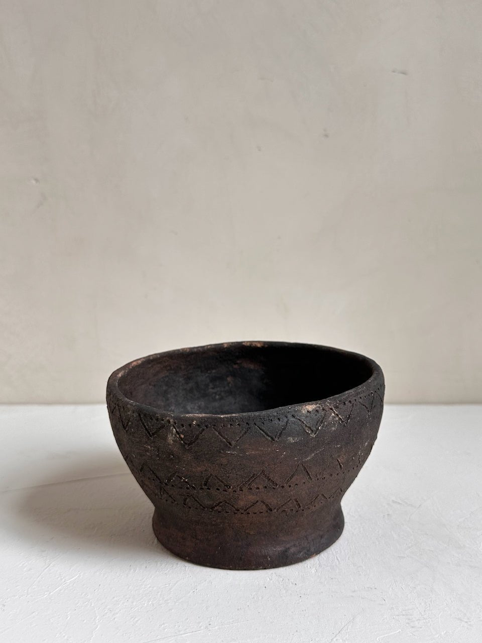 The Corner - Black terracotta bowl N° 11 - Pots & Vases