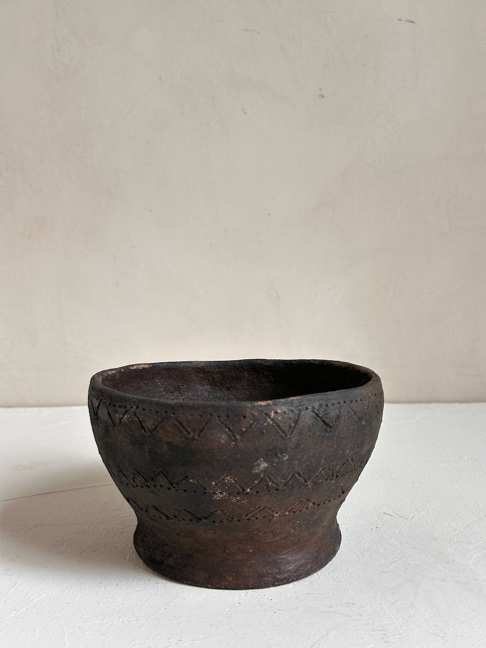 The Corner - Black terracotta bowl N° 11 - Pots & Vases