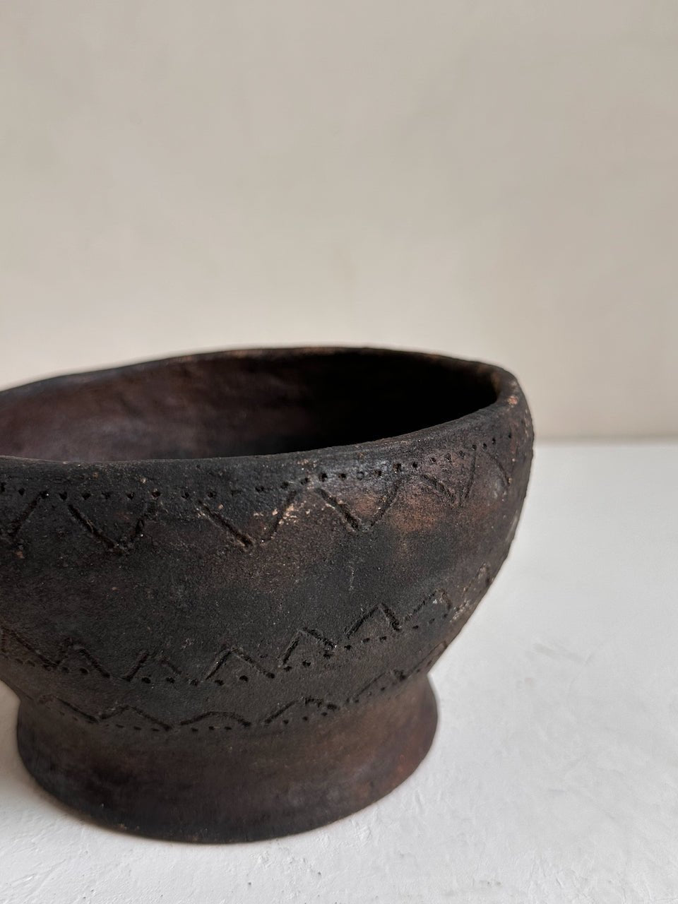 The Corner - Black terracotta bowl N° 11 - Pots & Vases