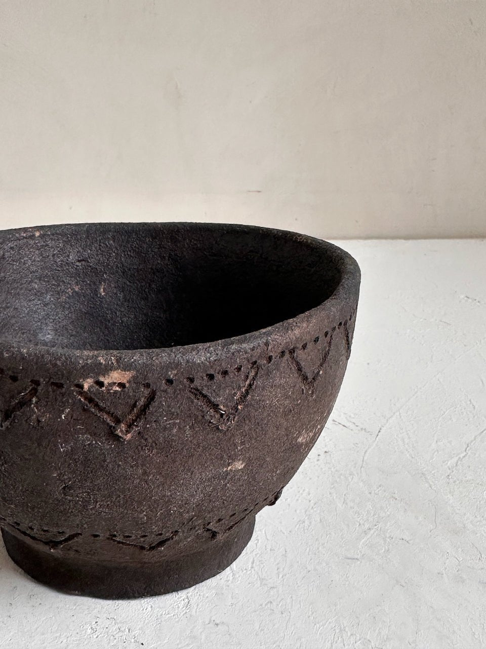 The Corner - Black terracotta bowl N° 2 - Pots & Vases