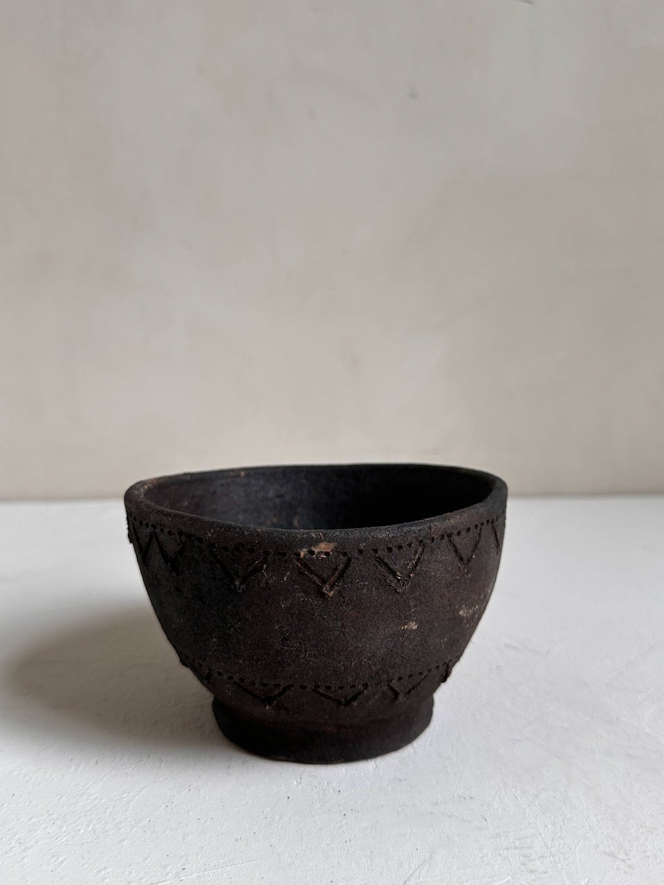 The Corner - Black terracotta bowl N° 2 - Pots & Vases