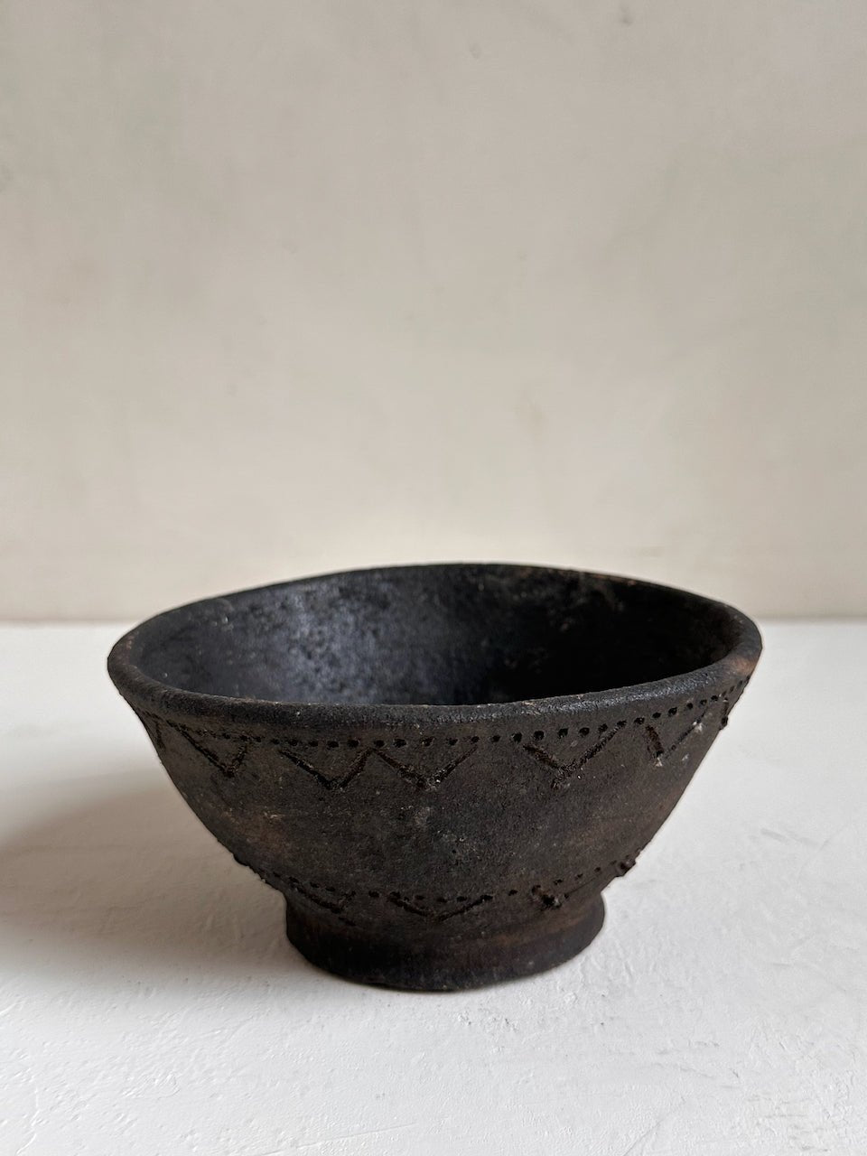 The Corner - Black terracotta bowl N° 4 - Pots & Vases