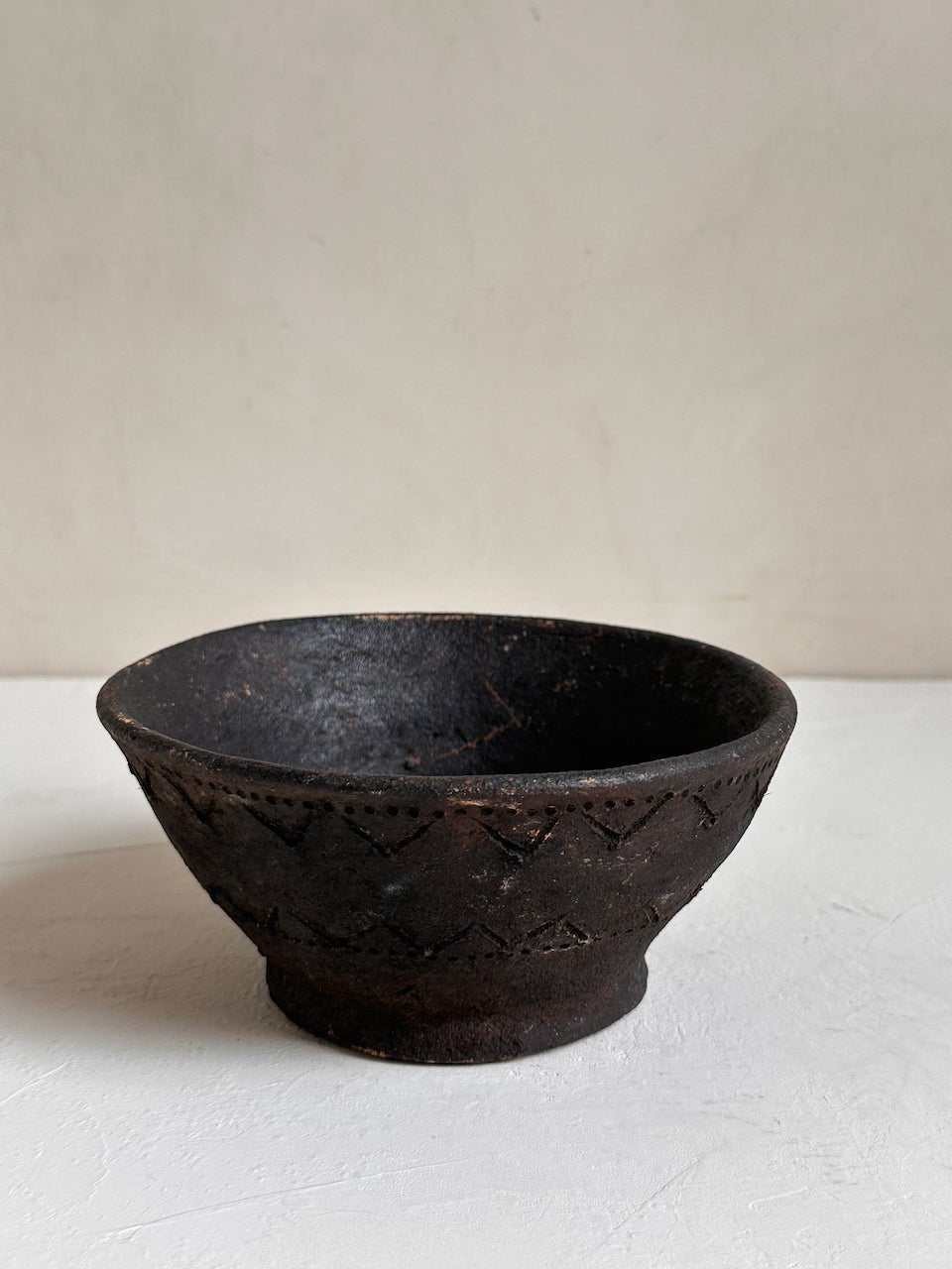 The Corner - Black terracotta bowl N° 8 - Pots & Vases
