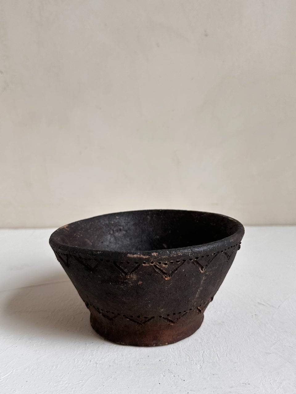 The Corner - Black terracotta bowl N° 9 - Pots & Vases