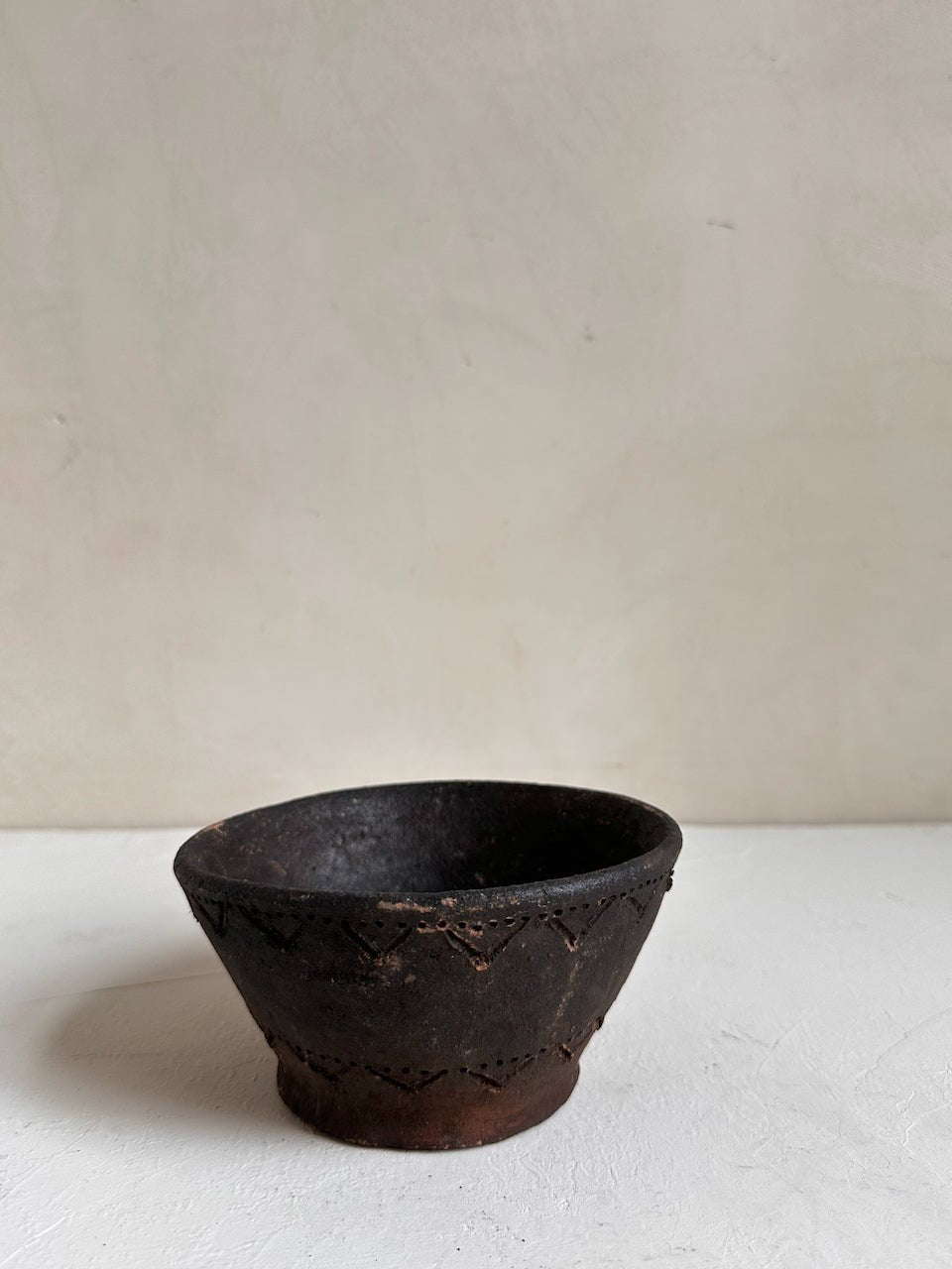 The Corner - Black terracotta bowl N° 9 - Pots & Vases