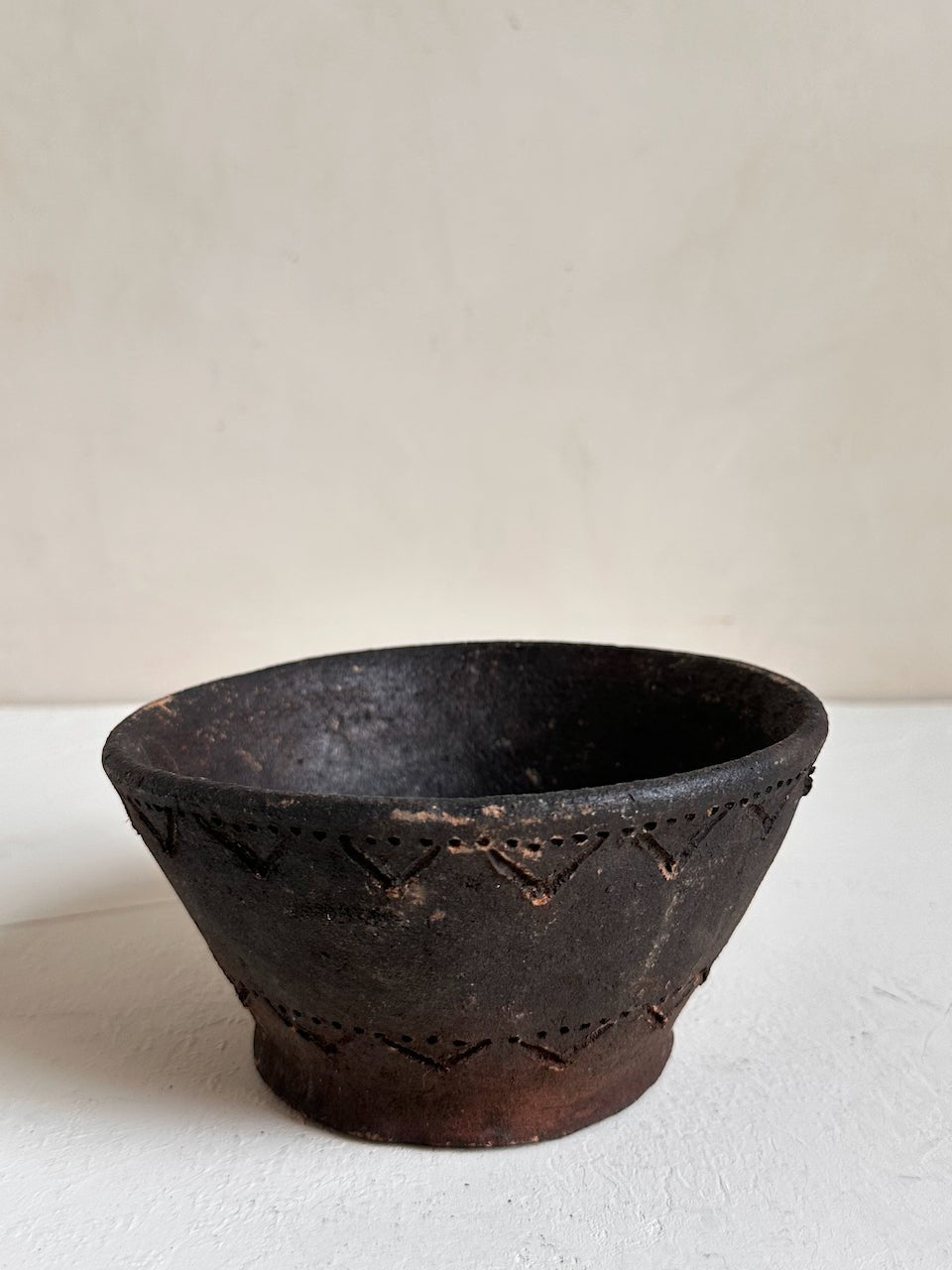 The Corner - Black terracotta bowl N° 9 - Pots & Vases
