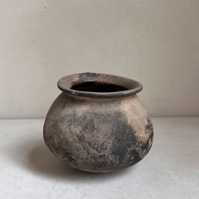 The Corner - Borneo pot N° 2 - Pots & Vases