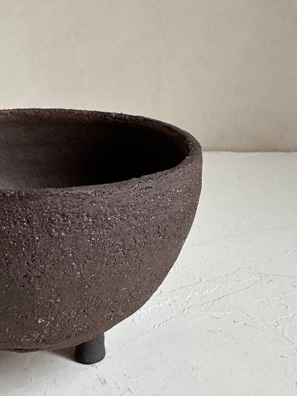 The Corner - Ceramic bowl with feet N°6 - Ceramics