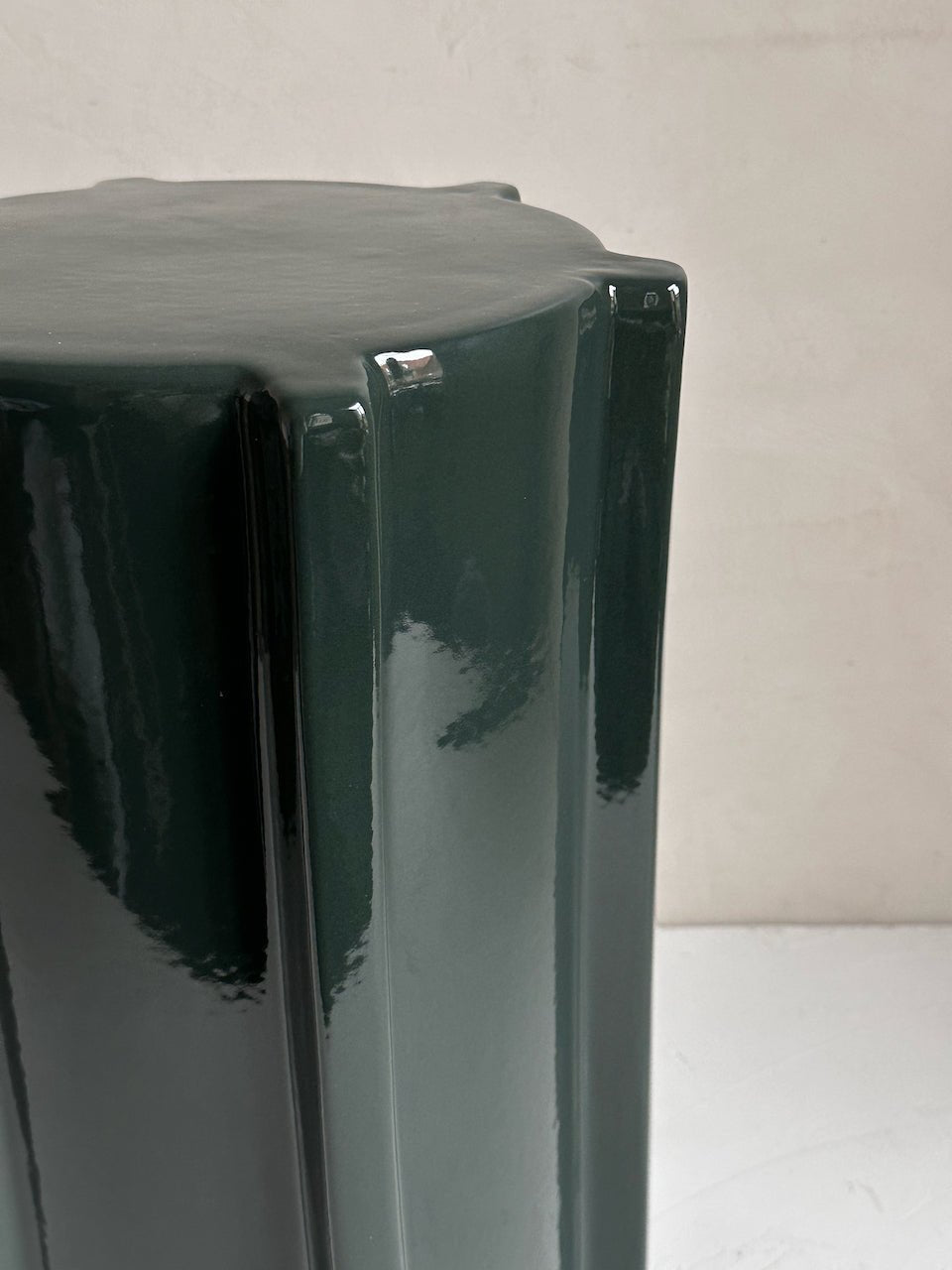 The Corner - Glazed ceramic table Dark Green - Side Tables & Stools