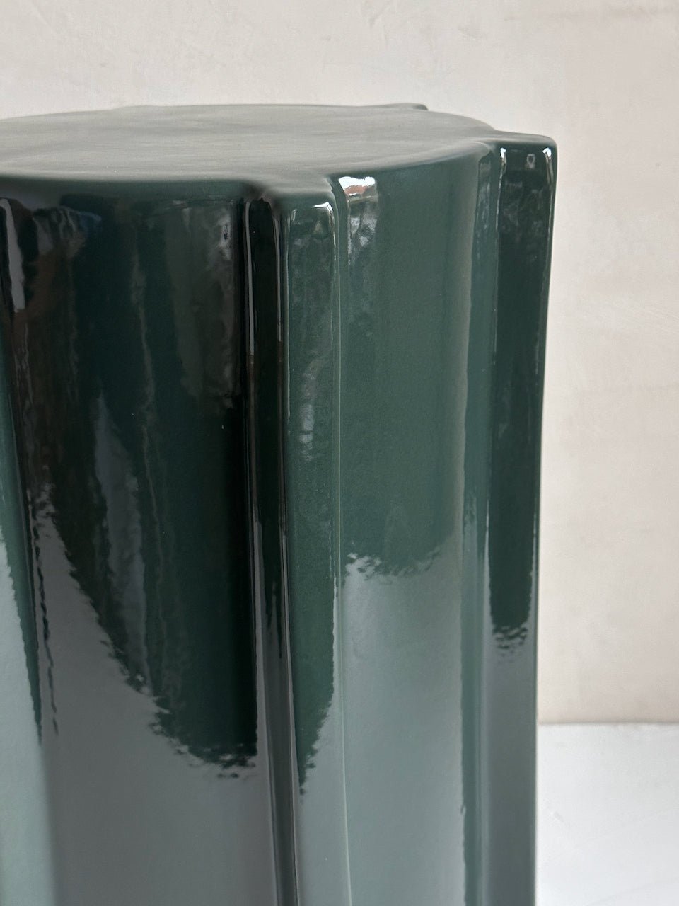 The Corner - Glazed ceramic table Dark Green - Side Tables & Stools