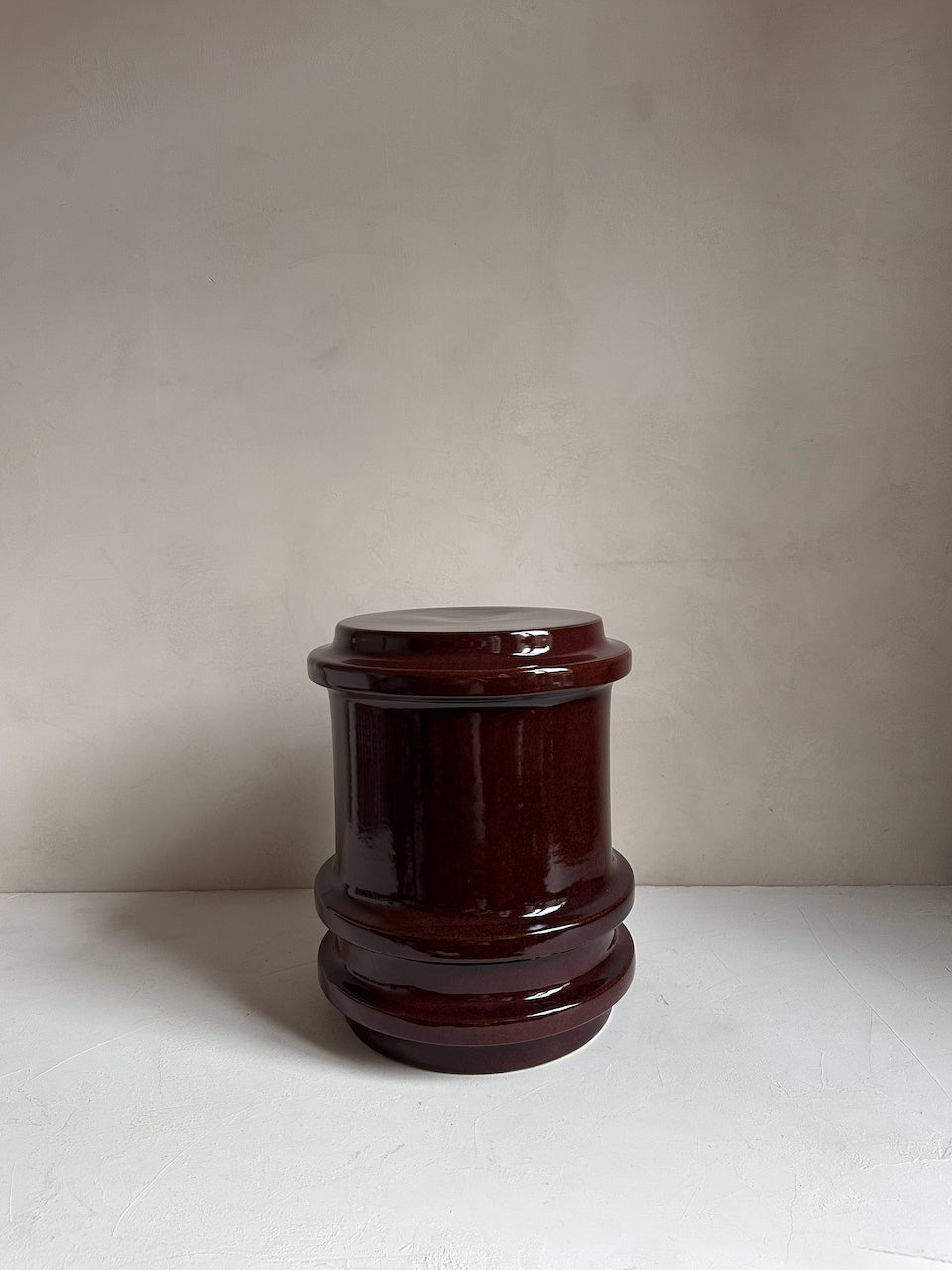 The Corner - Glazed ceramic table Deep red - Side Tables & Stools