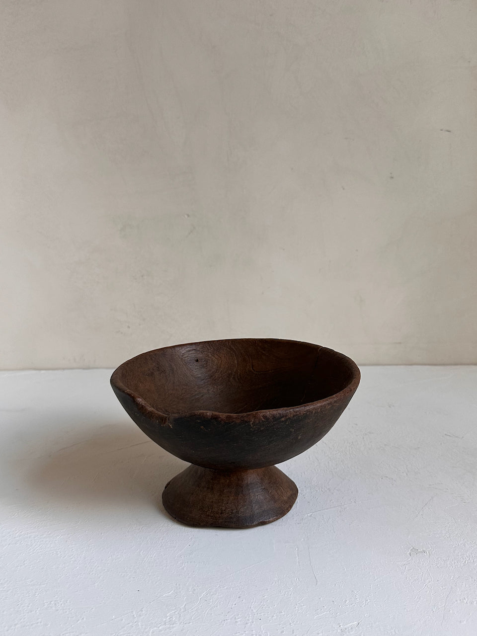 The Corner - Gurague bowl with foot N° 51 - Decoration