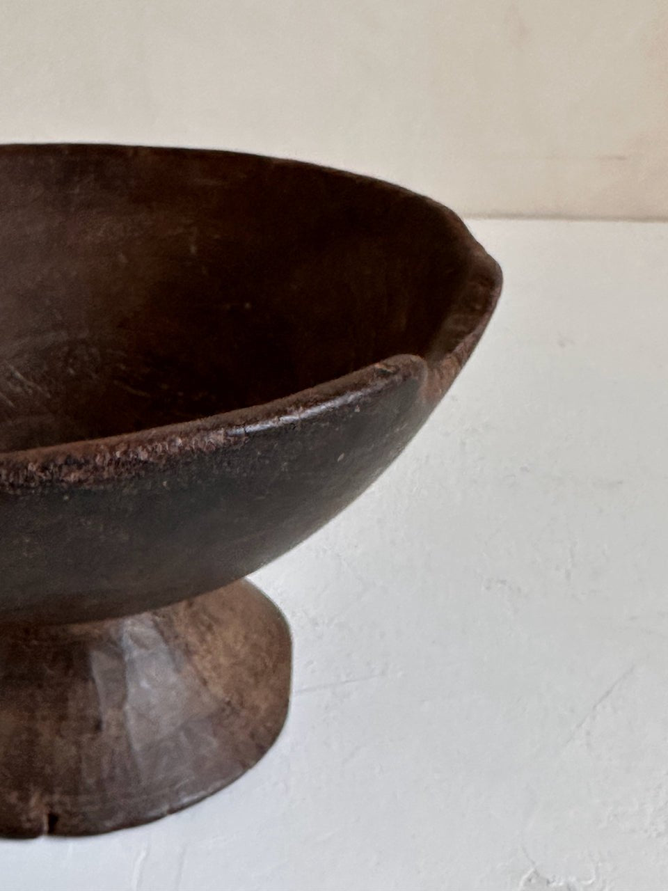 The Corner - Gurague bowl with foot N° 51 - Decoration