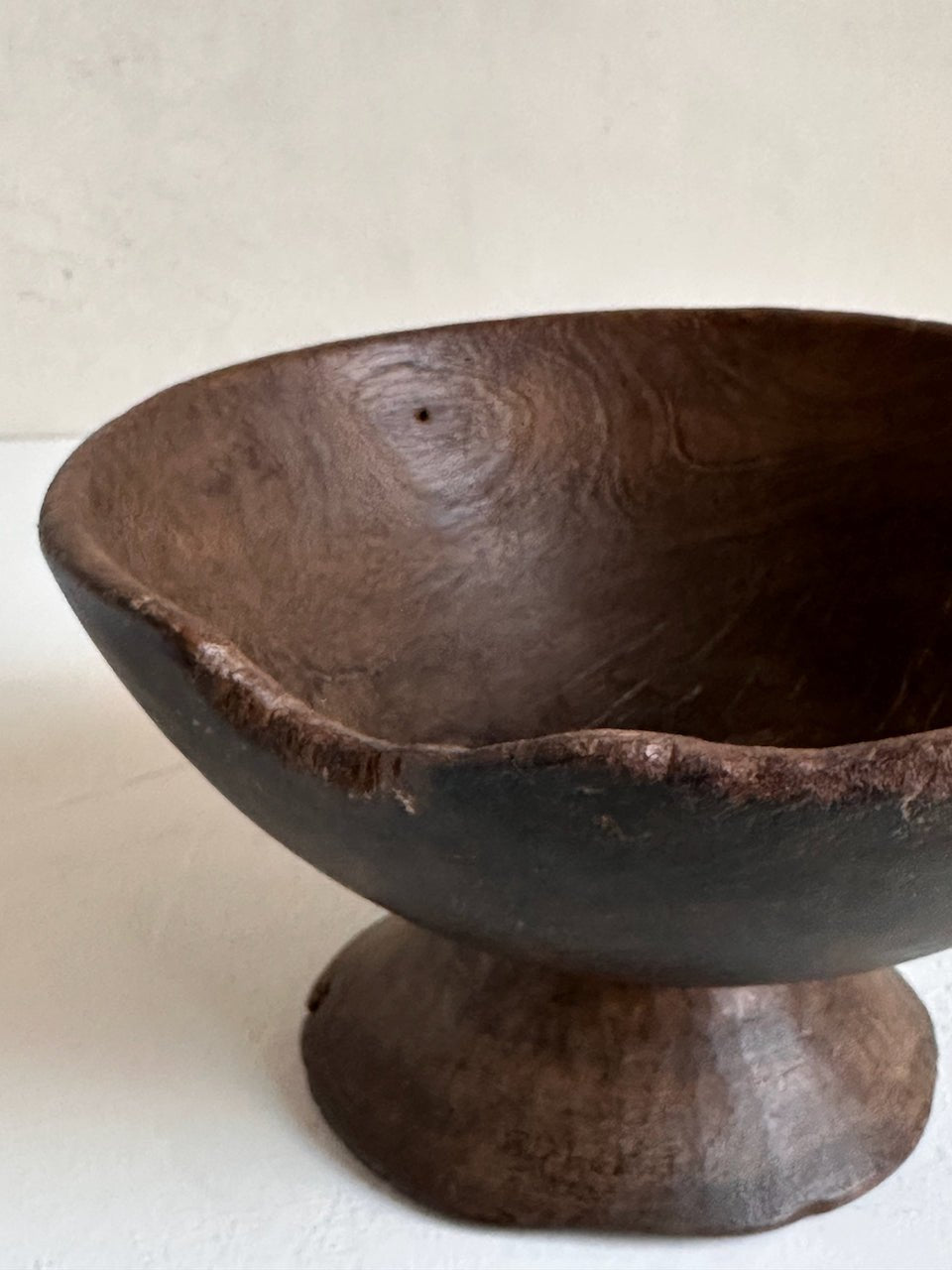 The Corner - Gurague bowl with foot N° 51 - Decoration