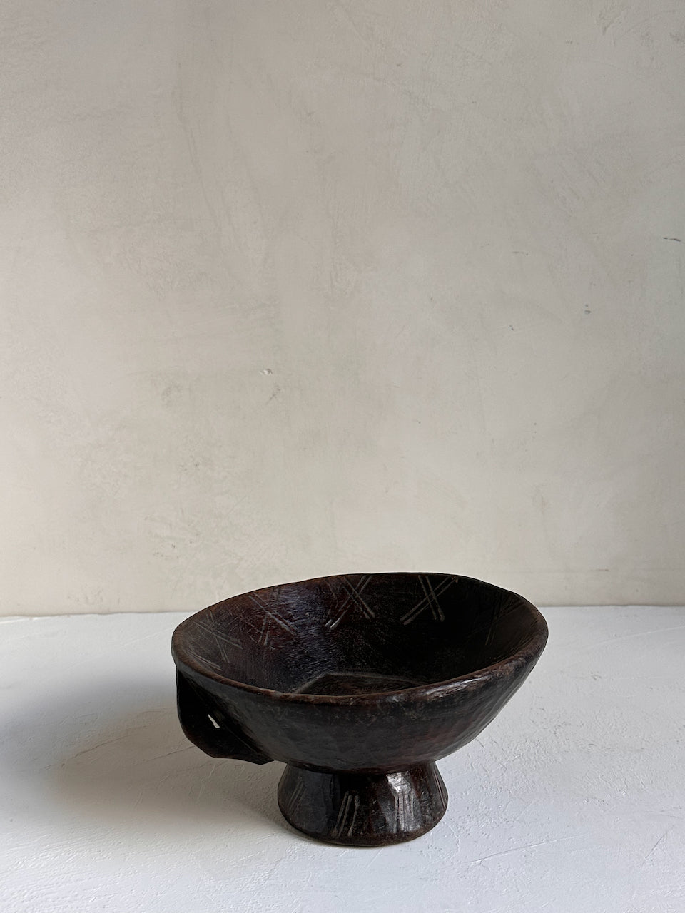 The Corner - Gurague bowl with foot N° 54 - Decoration