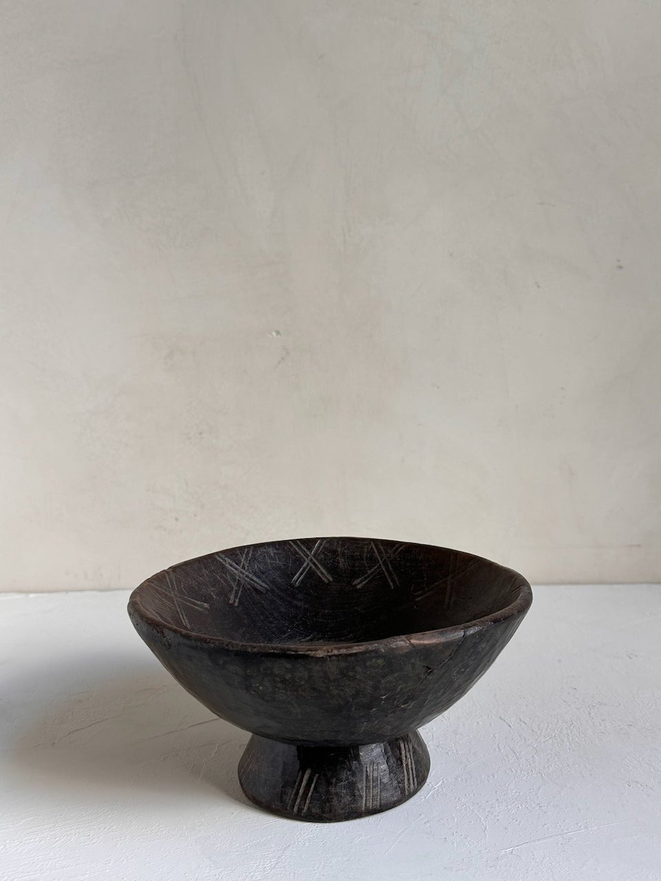 The Corner - Gurague bowl with foot N° 54 - Decoration