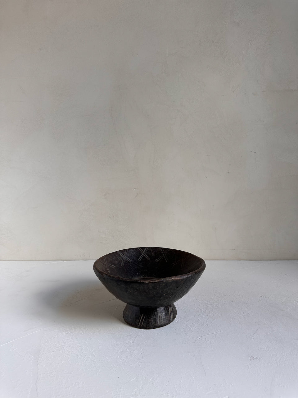 The Corner - Gurague bowl with foot N° 54 - Decoration