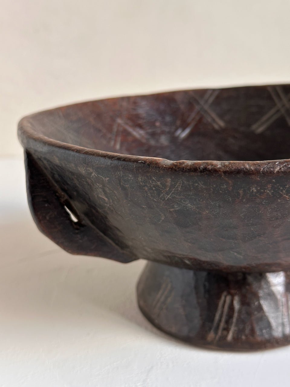 The Corner - Gurague bowl with foot N° 54 - Decoration