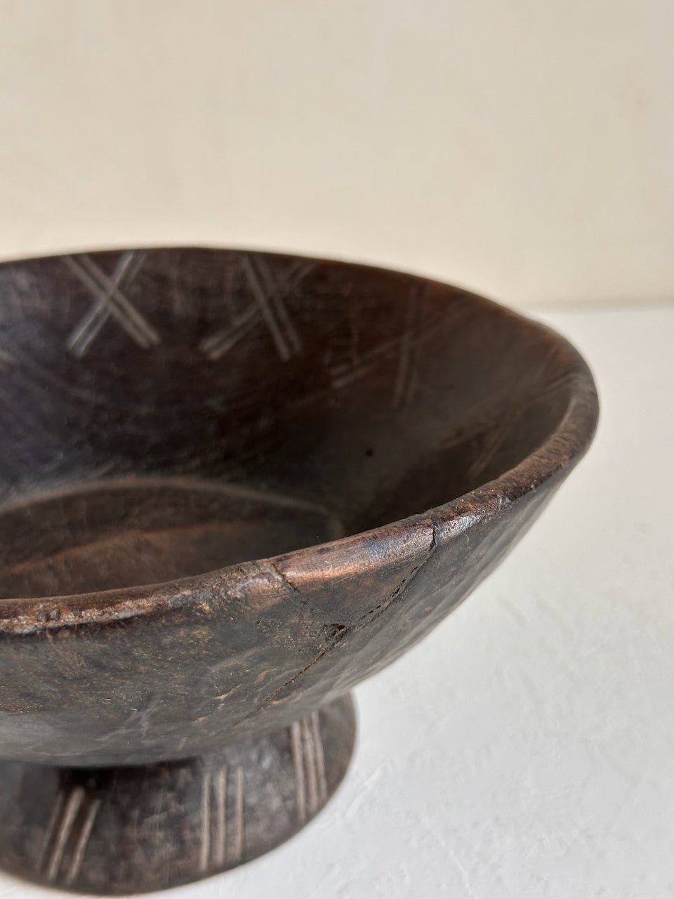 The Corner - Gurague bowl with foot N° 54 - Decoration