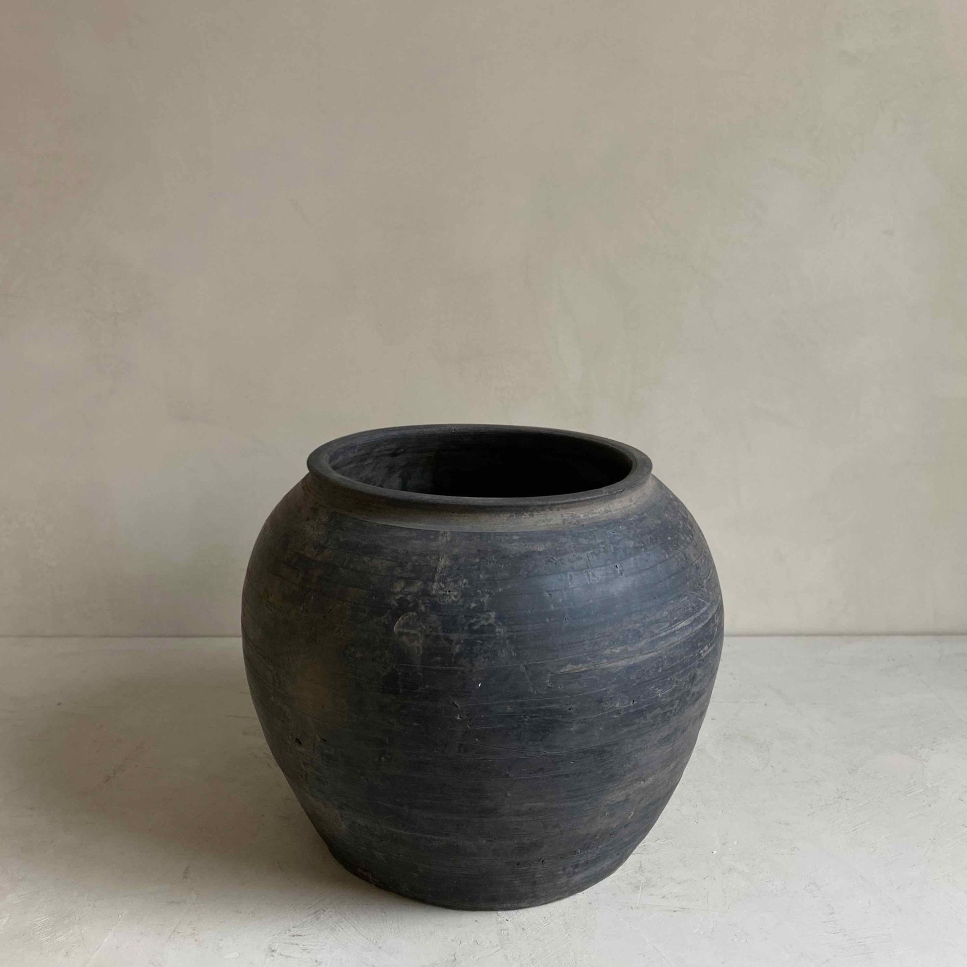 The Corner - Large clay pot N° 8 - 