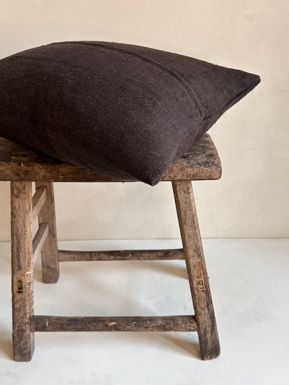 The Corner - L.E. N° 134 53 x 43 cm - Cushions