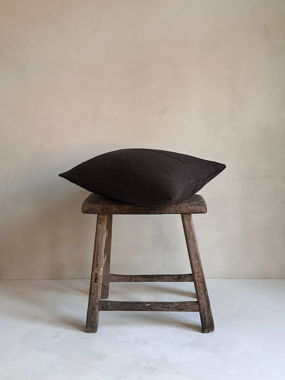 The Corner - L.E. N° 134 53 x 43 cm - Cushions