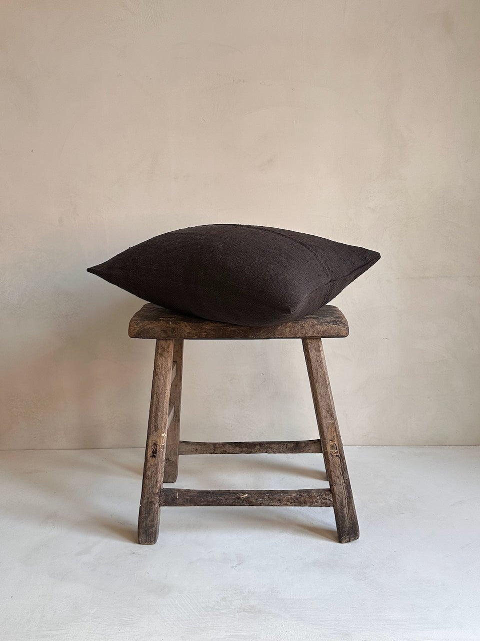 The Corner - L.E. N° 134 53 x 43 cm - Cushions