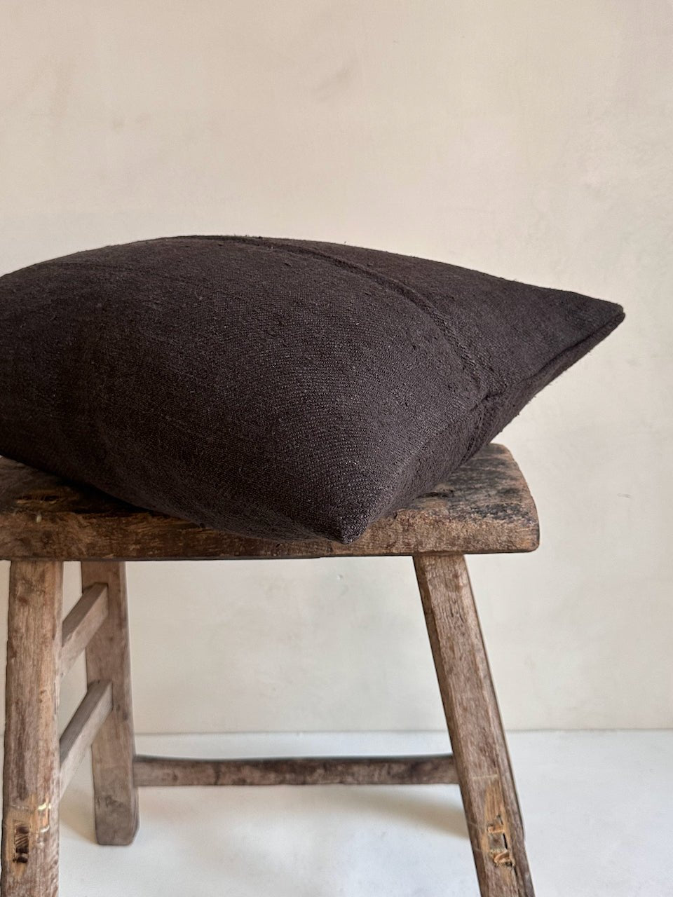 The Corner - L.E. N° 134 53 x 43 cm - Cushions