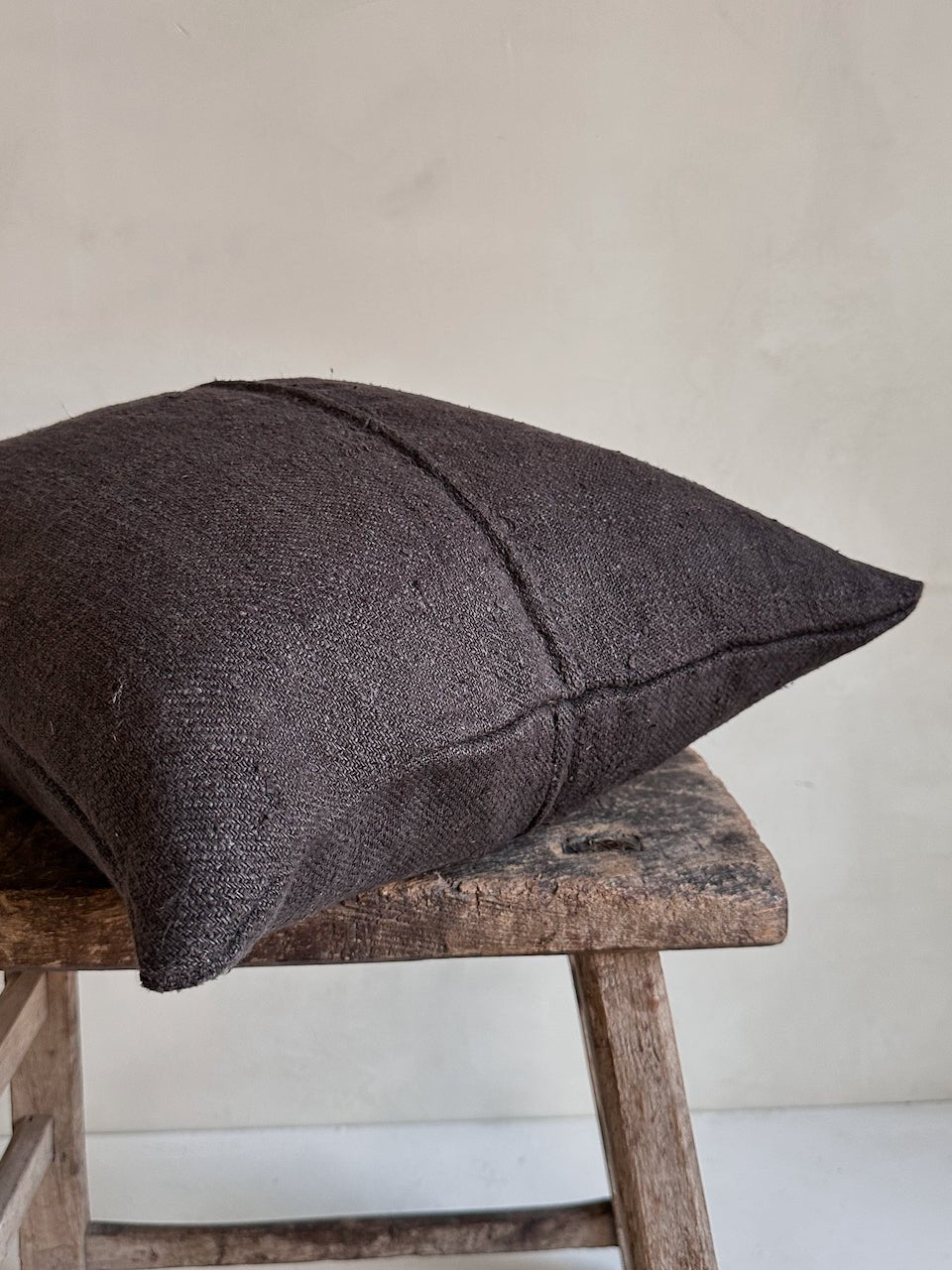 The Corner - L.E. N° 134 53 x 43 cm - Cushions
