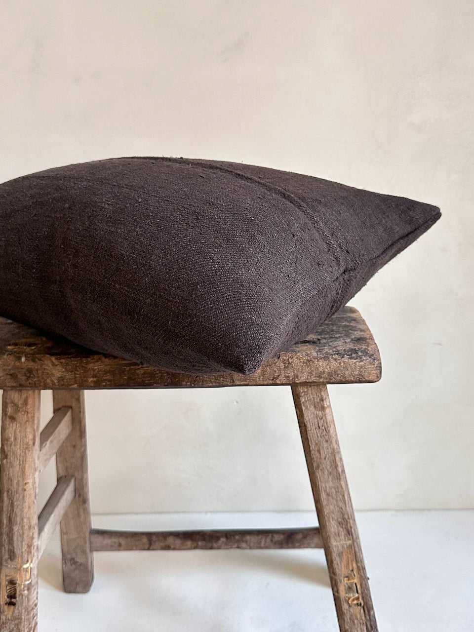 The Corner - L.E. N° 134 53 x 43 cm - Cushions