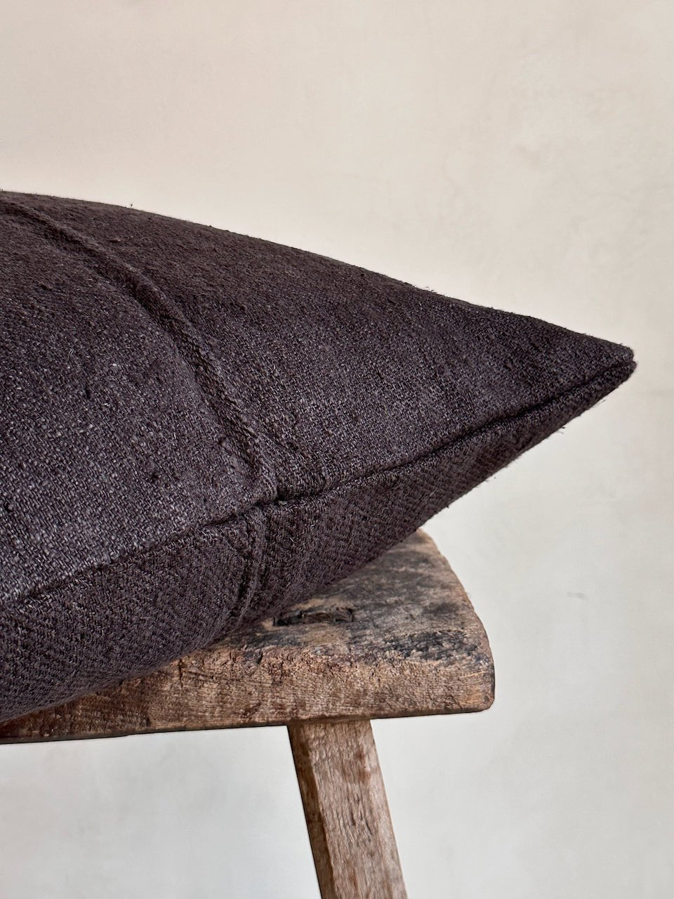 The Corner - L.E. N° 134 53 x 43 cm - Cushions