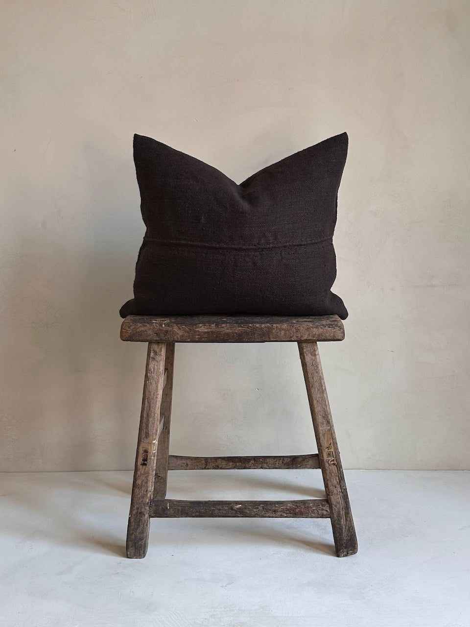 The Corner - L.E. N° 134 53 x 43 cm - Cushions