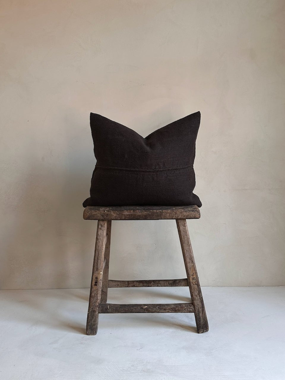 The Corner - L.E. N° 134 53 x 43 cm - Cushions
