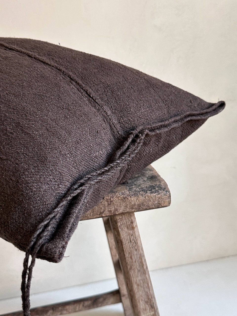 The Corner - L.E. N° 138 53 x 42 cm - Cushions