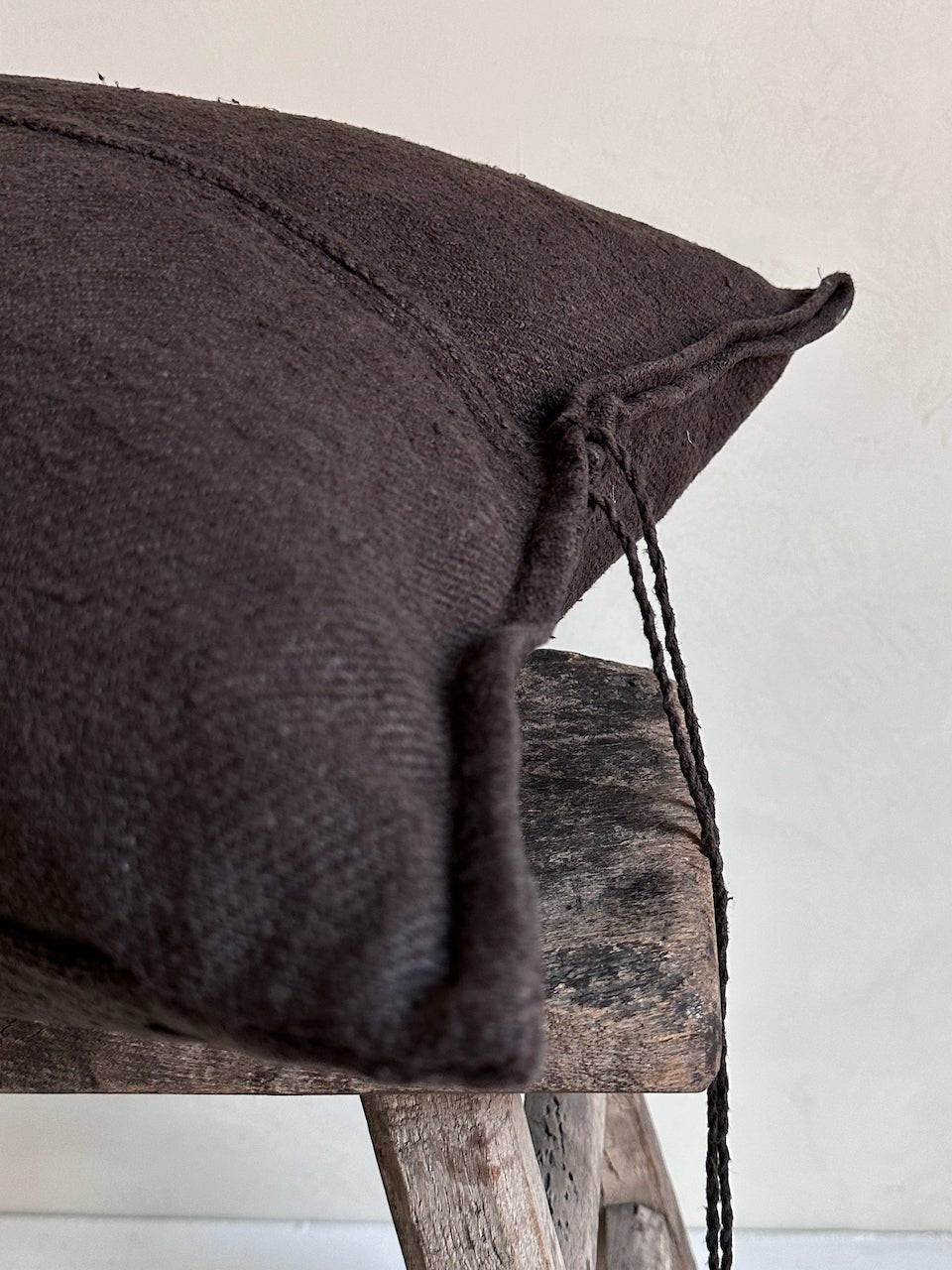 The Corner - L.E. N° 138 53 x 42 cm - Cushions