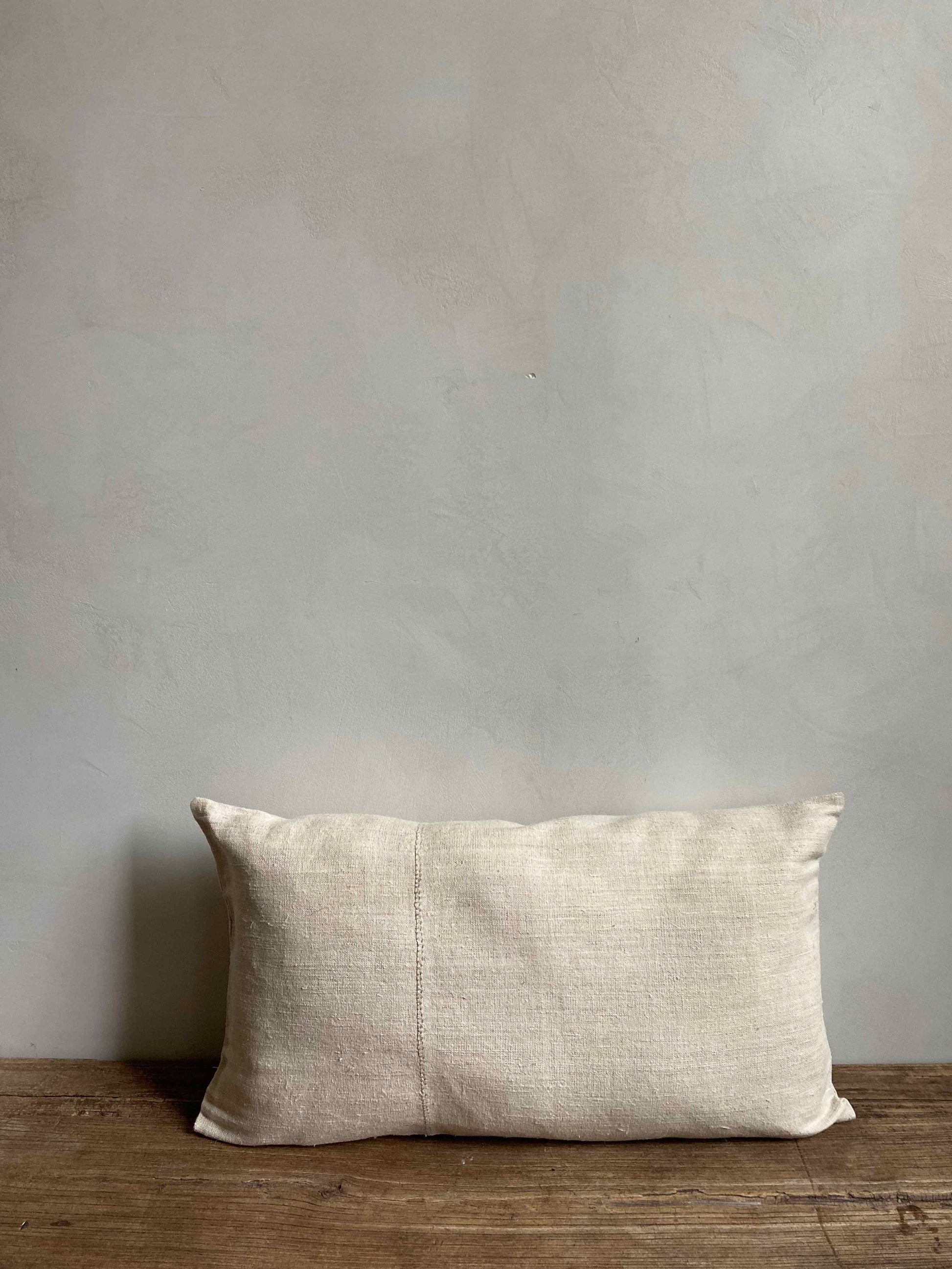 The Corner - L.E. No 56 70 x 40 - Cushions