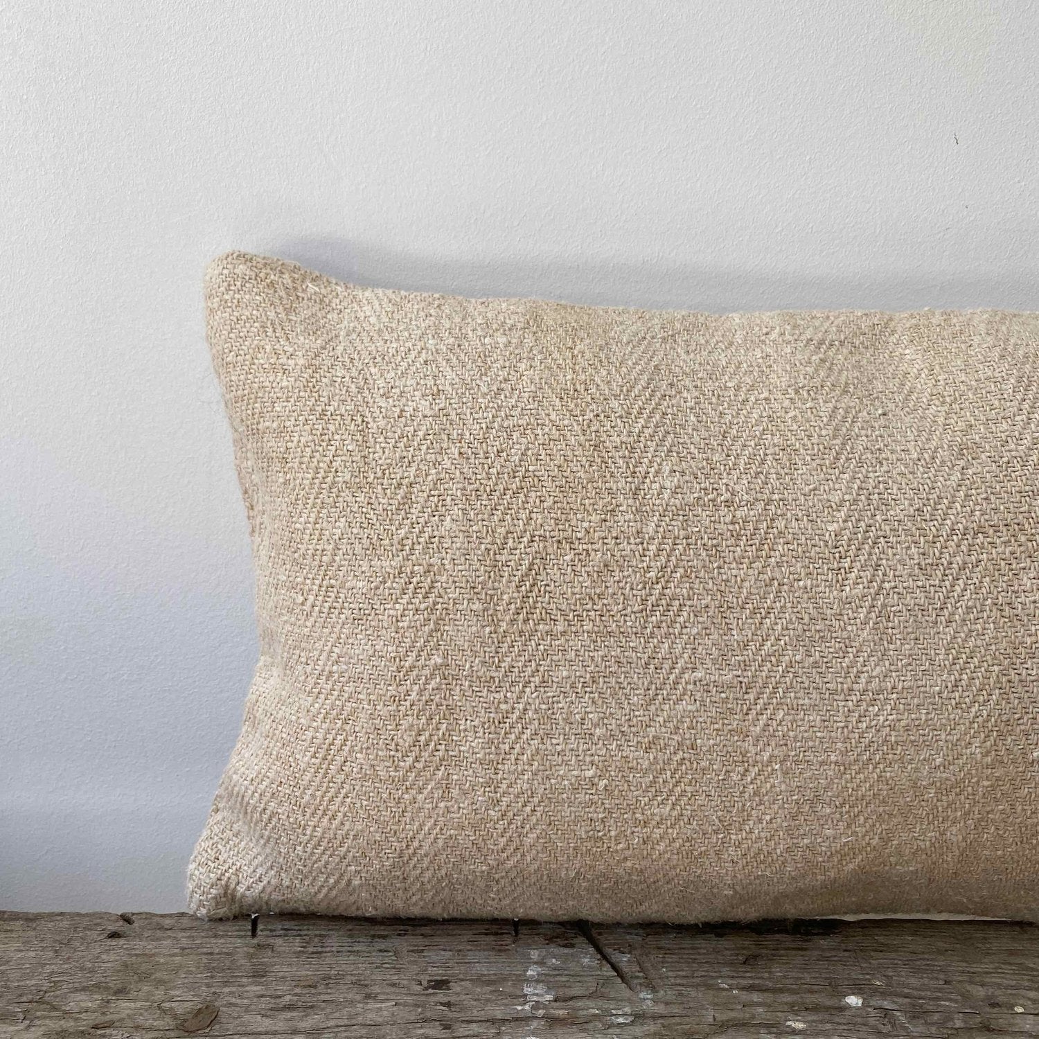 The Corner - L.E. No 74 50 x 30 - Cushions