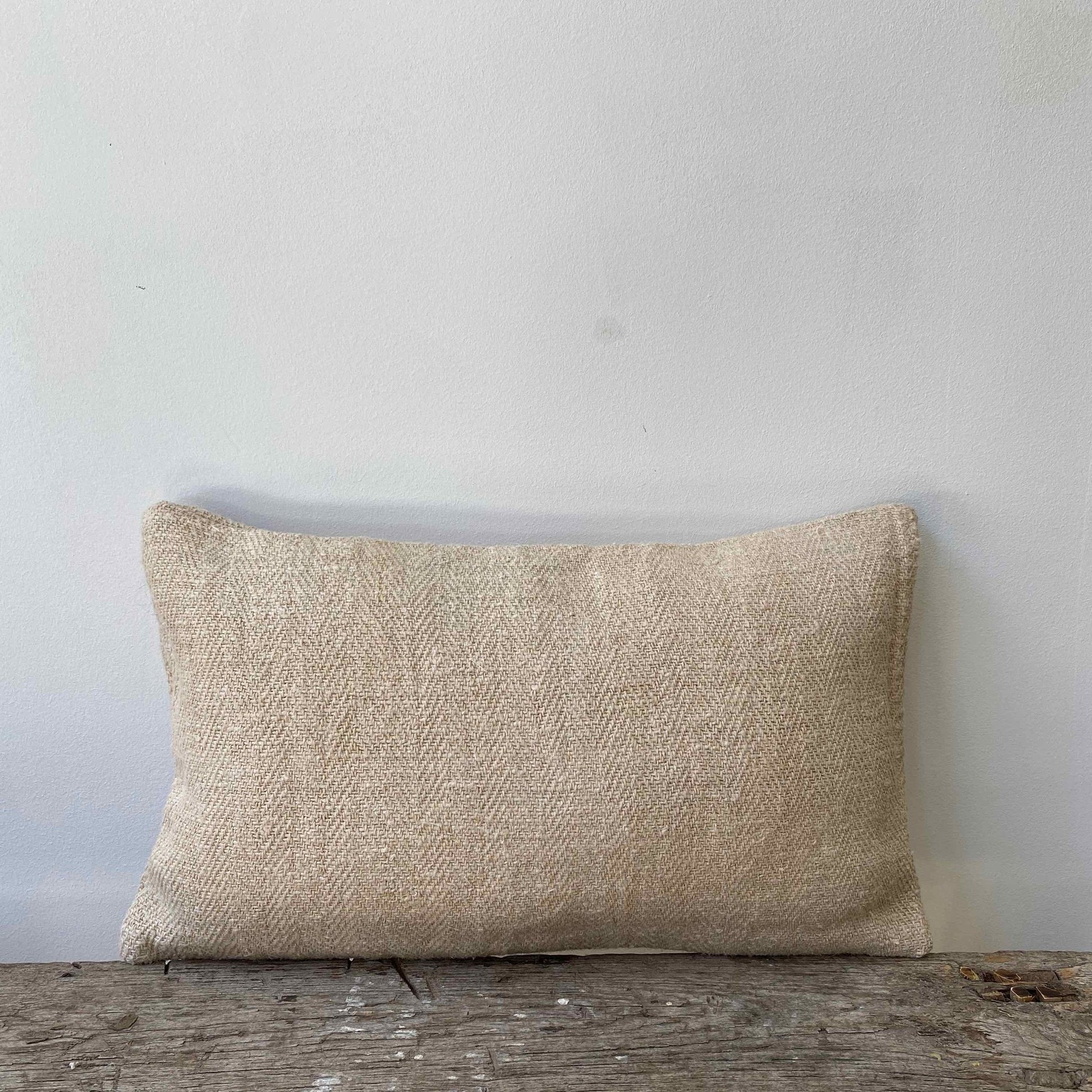 The Corner - L.E. No 74 50 x 30 - Cushions