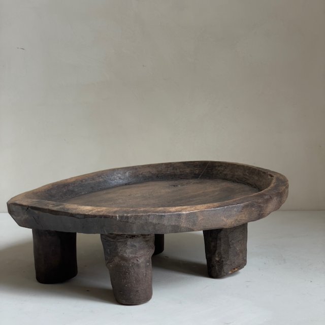 The Corner - Round tray with feet N° 11 - Decoration