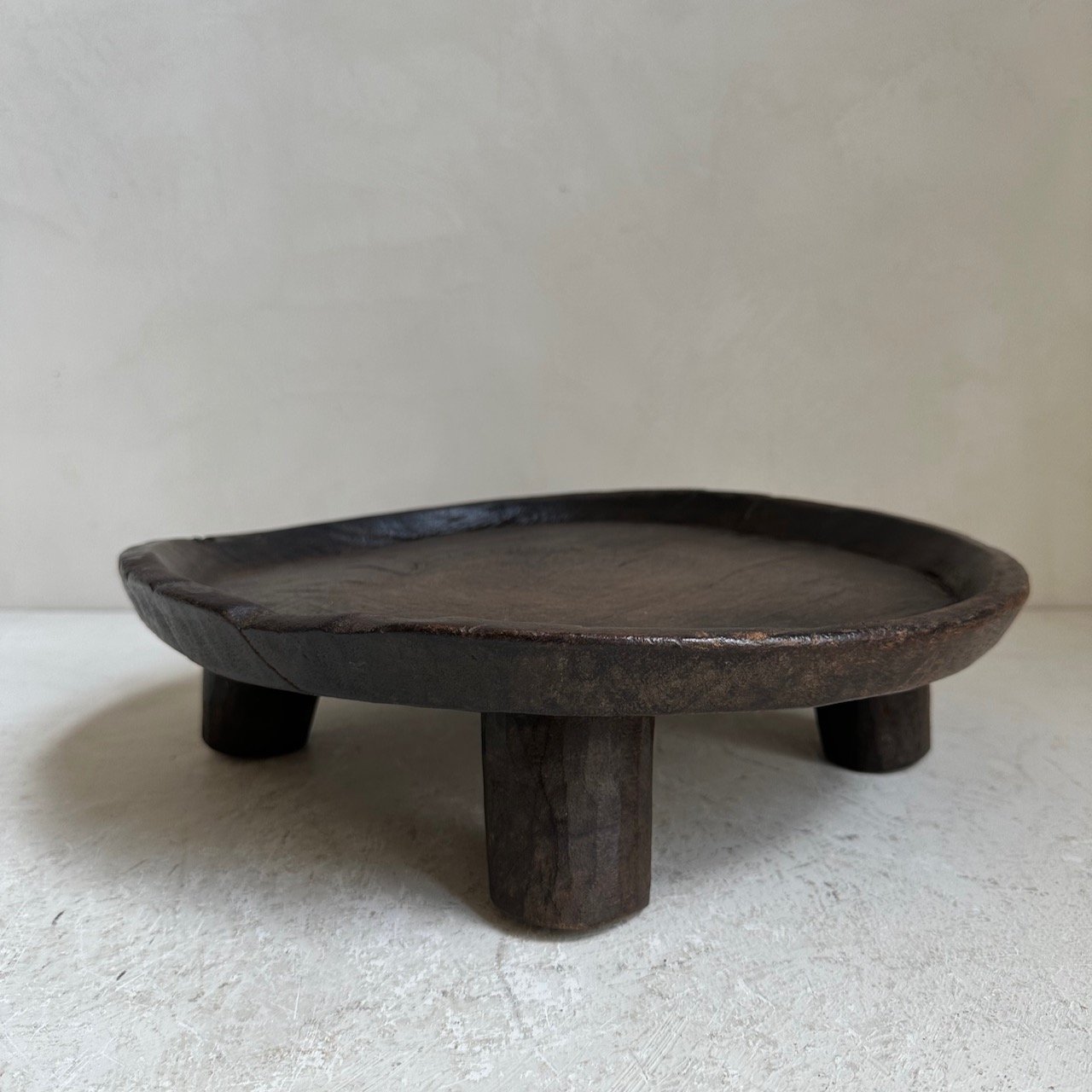 The Corner - Round tray with feet No 6 - 