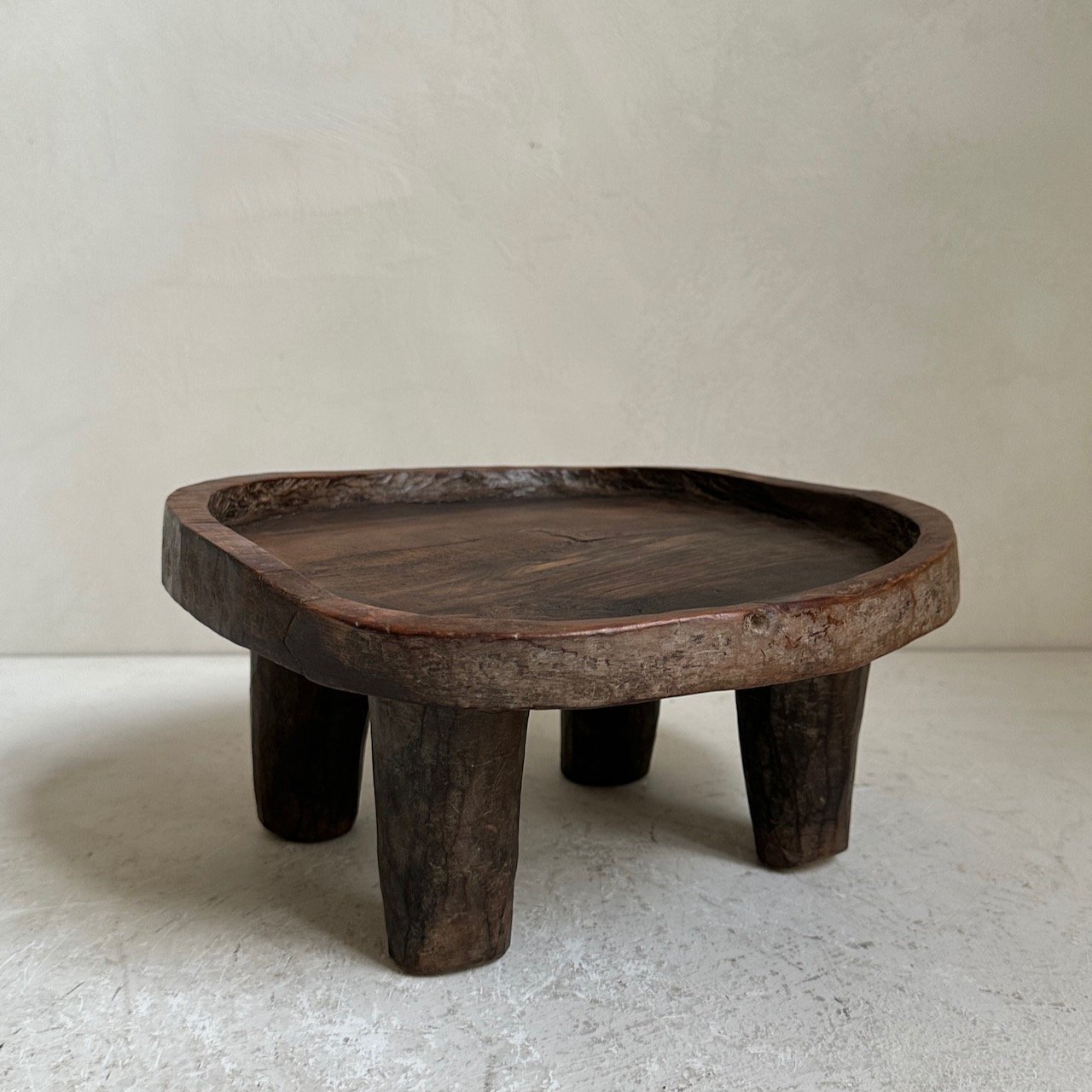 The Corner - Round tray with feet No 7 - 