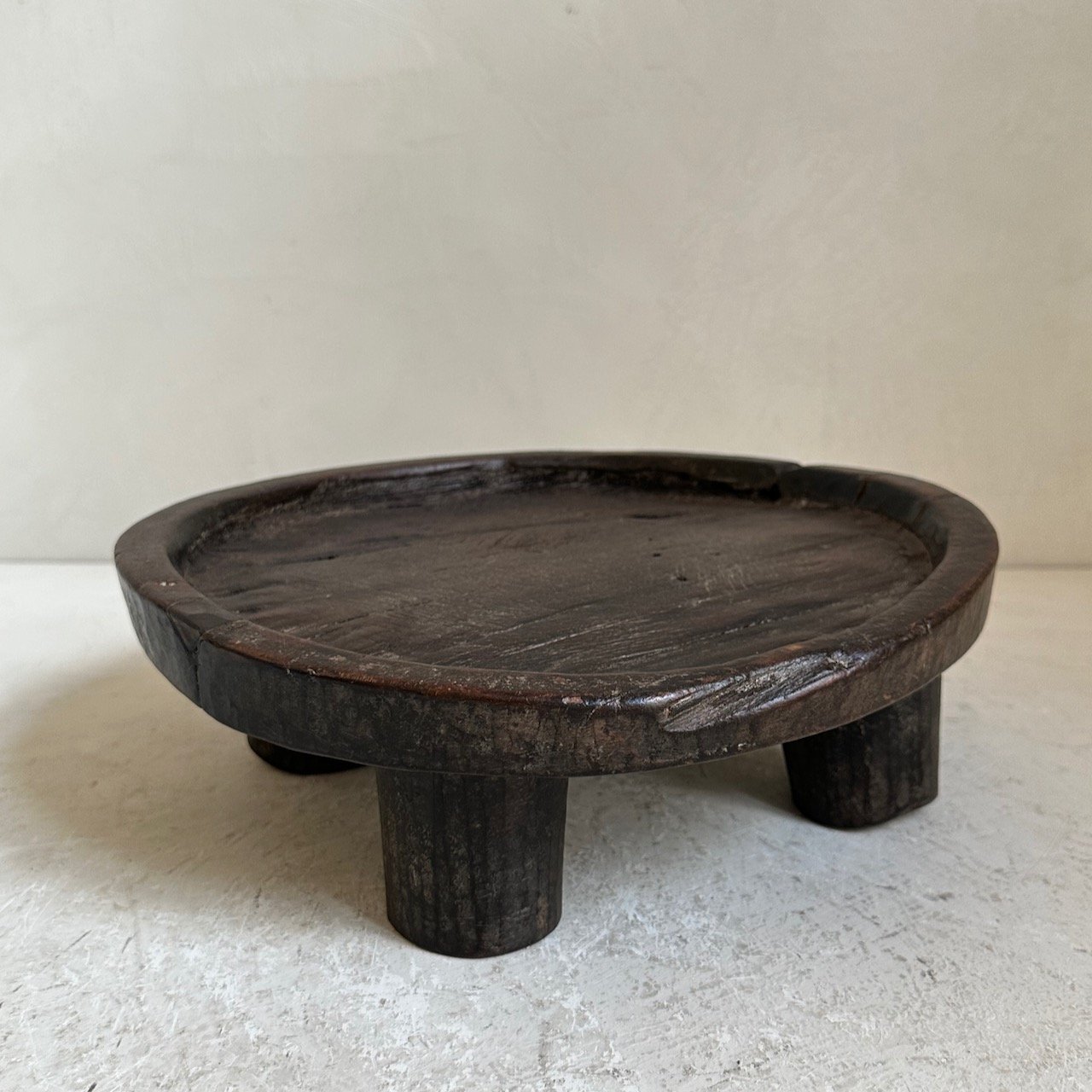 The Corner - Round tray with feet No 8 - 