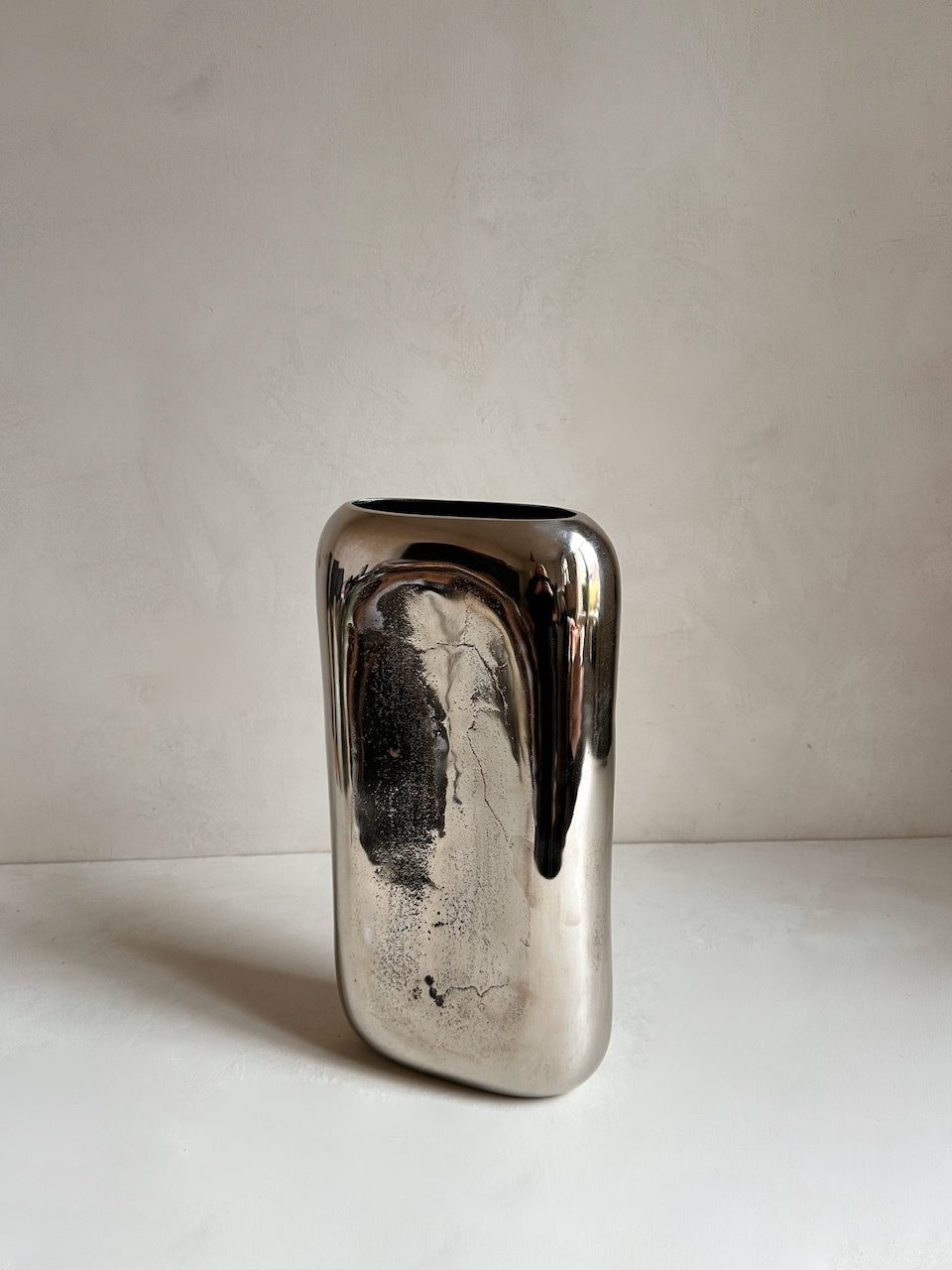 The Corner - Silver vase N° 1 - Ceramics
