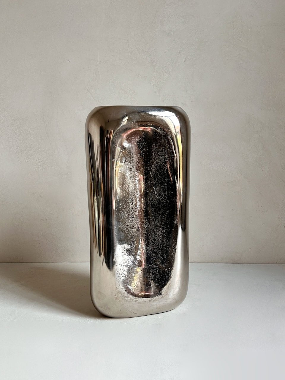 The Corner - Silver vase N° 1 - Ceramics