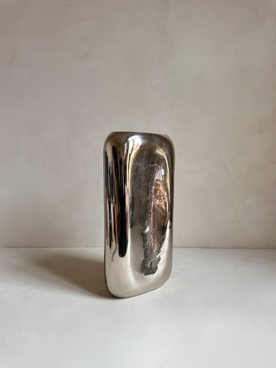 The Corner - Silver vase N° 1 - Ceramics