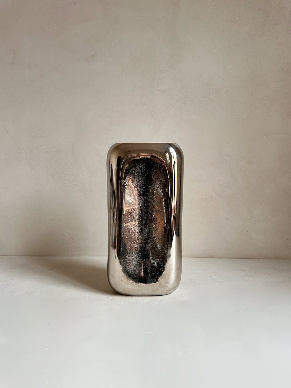 The Corner - Silver vase N° 1 - Ceramics