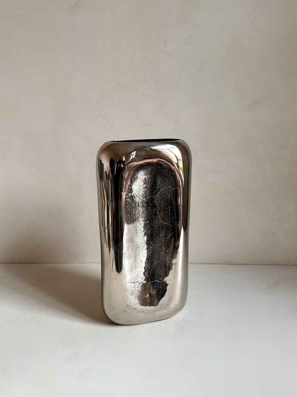 The Corner - Silver vase N° 1 - Ceramics