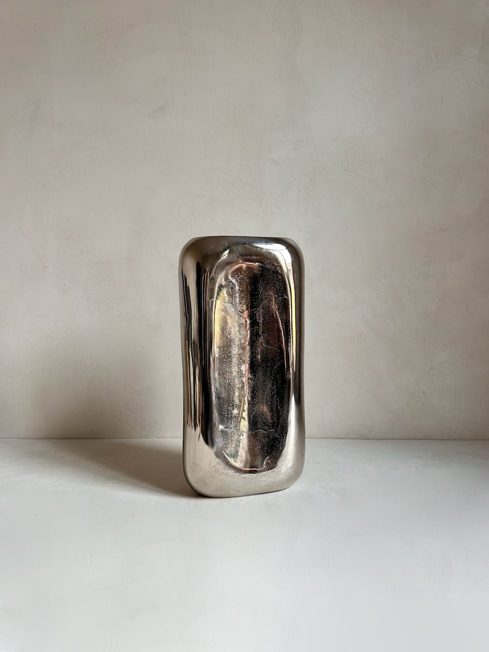 The Corner - Silver vase N° 1 - Ceramics