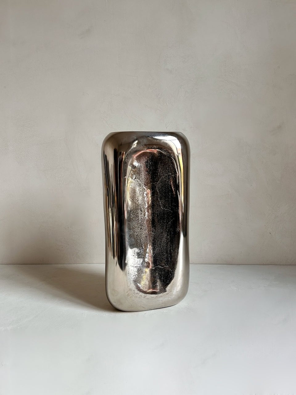 The Corner - Silver vase N° 1 - Ceramics